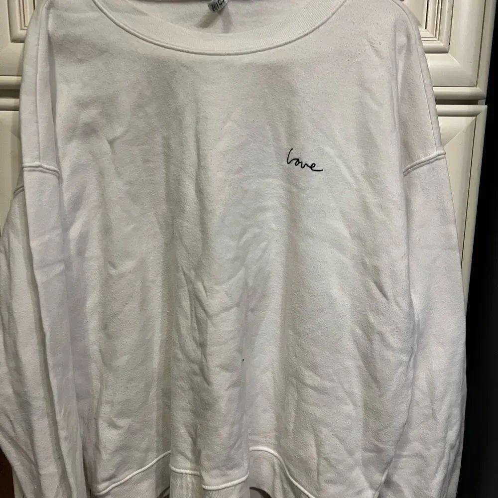 H&M Divided Crewneck White Pullover Sweatshirt
Divided S
